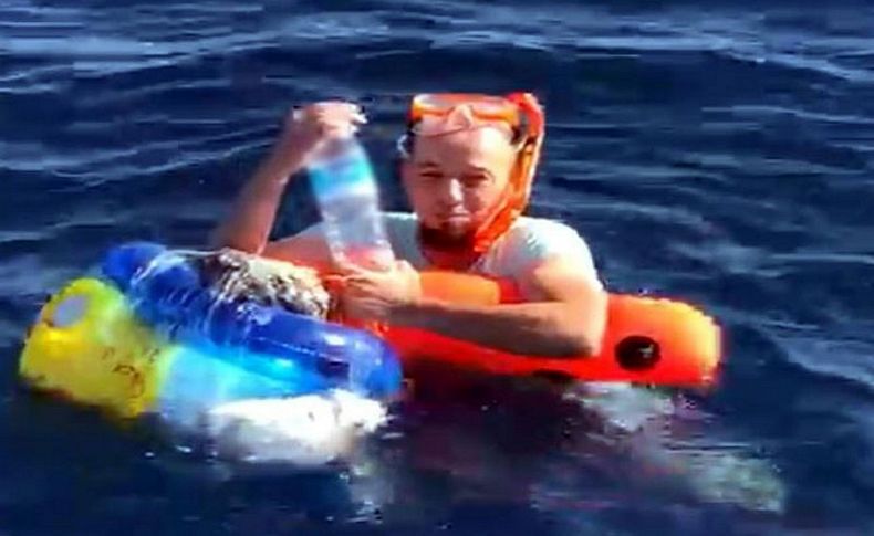 Şnorkel ve plastik deniz simidiyle umuda yolculuk