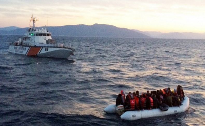 Çeşme'de lastik bot içerisindeki 45 göçmen yakalandı