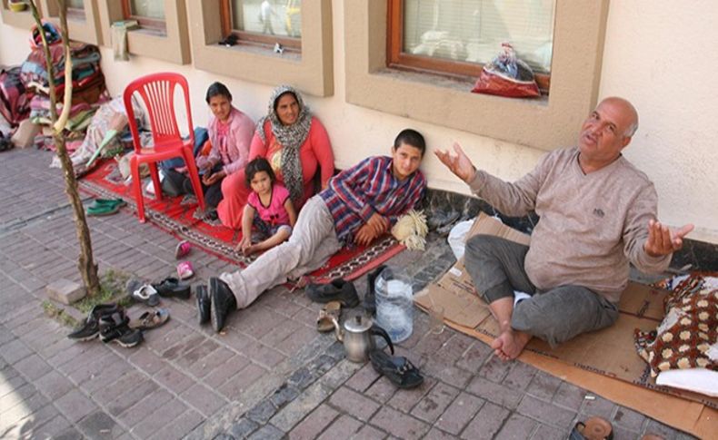 Sokakta kalan Suriyelilerin sıcakla imtihanı