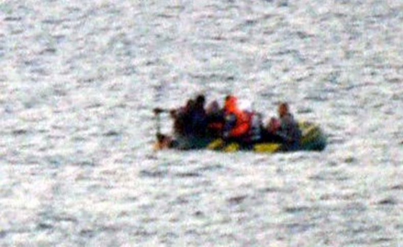 Sürüklenen bottaki mülteciler kurtarıldı