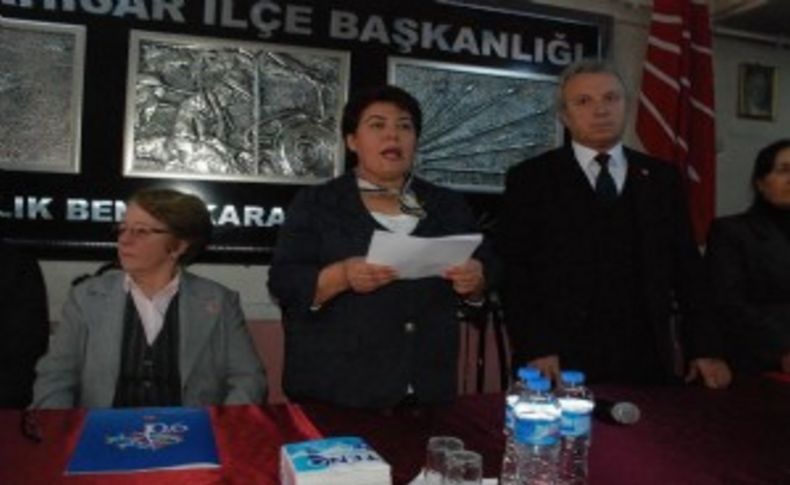 Erdoğan'a mitingte ayakkabı kutusu gösteren Nurhan Gül milletvekili aday adayı