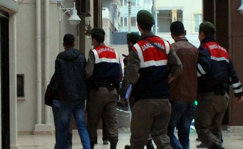İzmir'de insan tacirleri tutuklandı