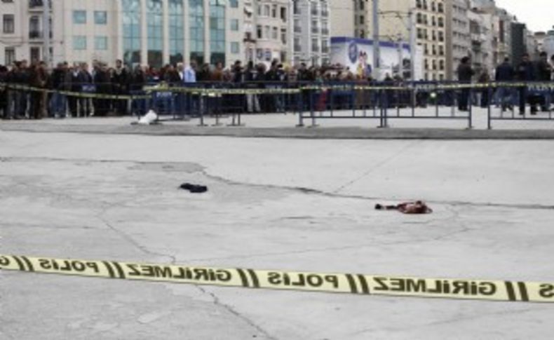 Flaş! Taksim'de polise silahlı saldırı