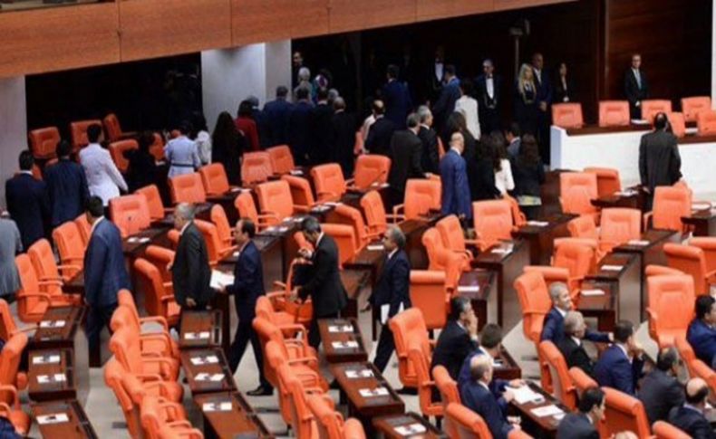 HDP'li vekillerden Erdoğan'a protesto: Salonu terk ettiler