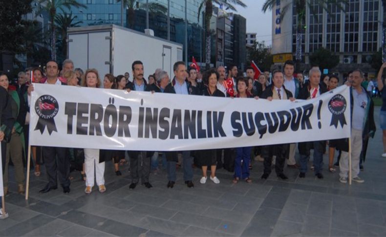 İzmir'de, STK ve partiler, Dağlıca şehitleri için yürüdü