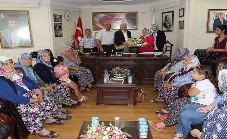 Torbalı'da kadınlardan Başkan Görmez'e teşekkür ziyareti