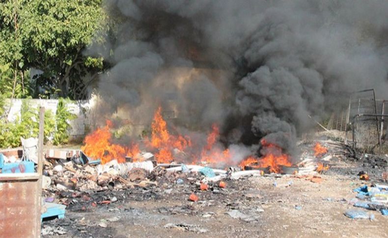 Torbalı'da öldürülen gencin yakınları zanlıların evini yaktı