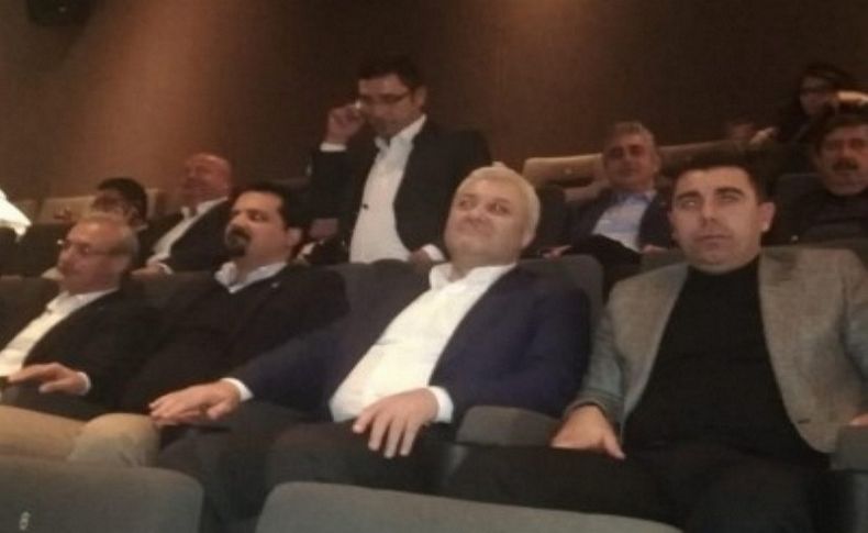Tuncay Özkan ilçe başkanlarıyla Müslüm'ü izledi