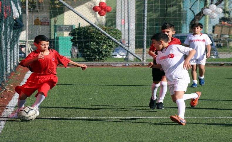 Türk ve Suriyeli öğrenciler dostluk maçı yaptı