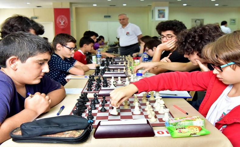 Türkiye'nin genç satrançıları Bornova'da buluştu