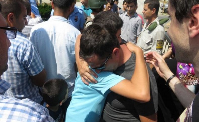 Tutuklu öğrenciler gözyaşlarıyla tahliye oldu