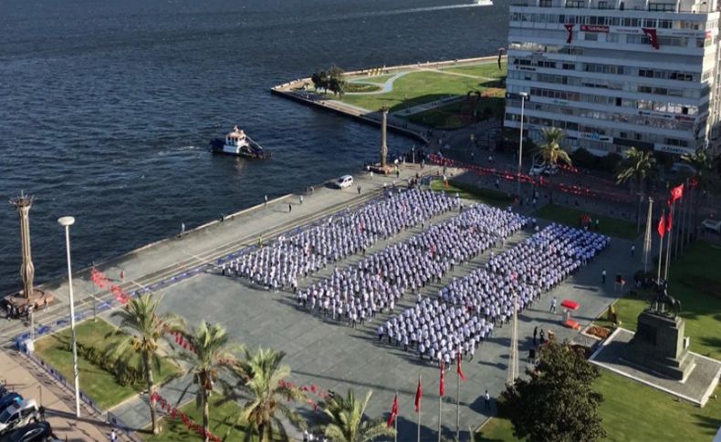 Ülkücüler İzmir'de ‘İstiklal için kararlılık yürüyüşü’ gerçekleştirdi