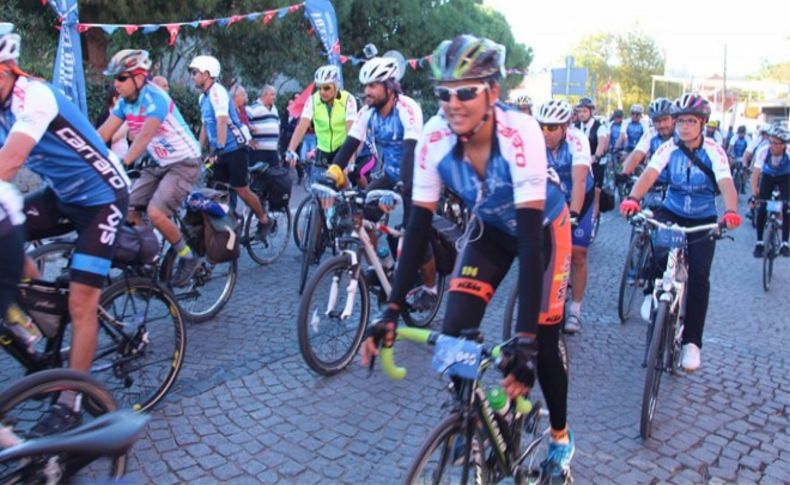 UNESCO Dünya Mirası Yolunda bisikletliler Bergama'ya ulaştı