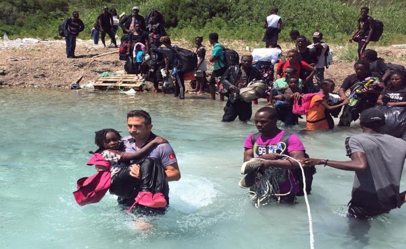 Urla'da aç ve susuz kalmış 45 göçmen kurtarıldı