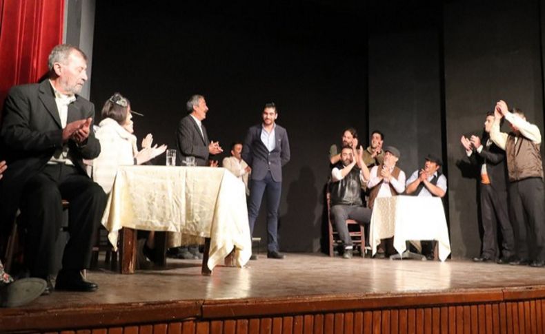 Urla'da köy tiyatrosundan özel oyun