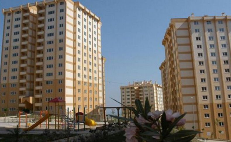 İzmir'de akıl almaz ölüm: Evinin balkonundan düşüp öldü