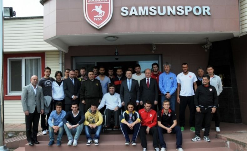 Vali Aksoy, ligde zor günler geçiren Samsunspor'u ziyaret etti