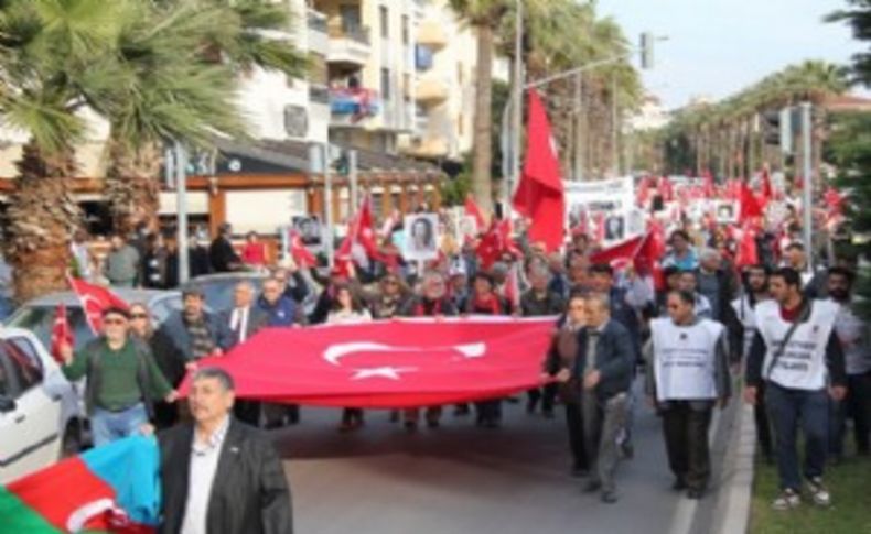 İzmir'de 'Soykırım yapmadık vatan savunduk' yürüyüşü