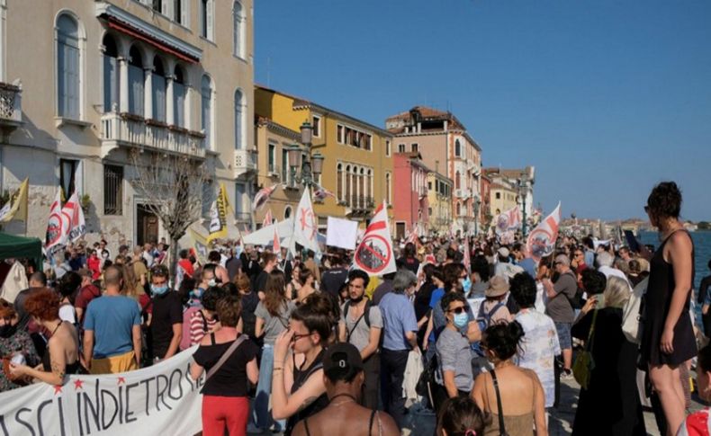 Venedik'te 'turist istemiyoruz' protestosu
