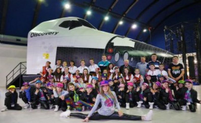 Yabancı çocuklar Uzay Kampı'nı gezdi