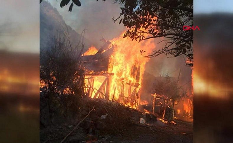 Yangın faciası: Çok sayıda ev kül oldu