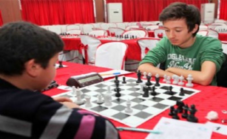 Bayraklı’da 23 Nisan’a özel satranç turnuvası