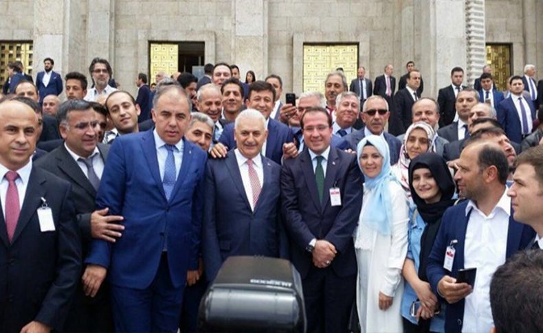 Başbakan Yıldırım İzmir teşkilatı ile kucaklaştı