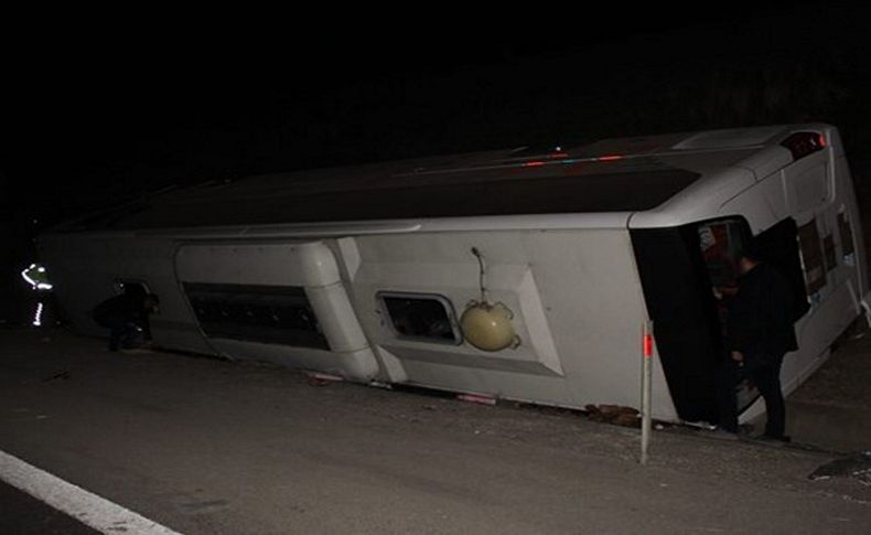 Yolcu otobüsü devrildi: 25 kişi yaralandı