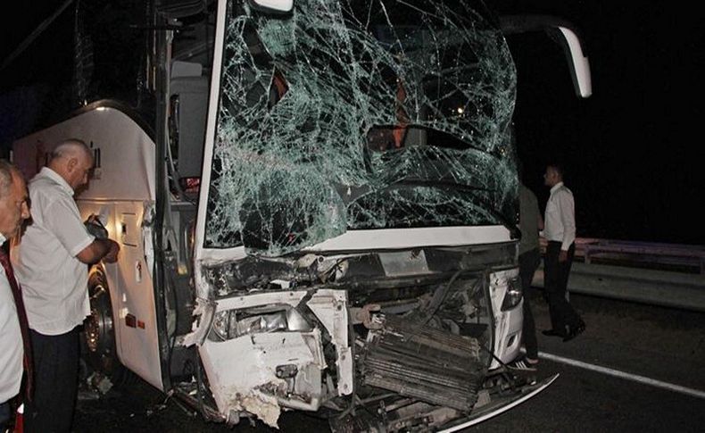 Yolcu otobüsü TIR'la çarpıştı: 11 yaralı