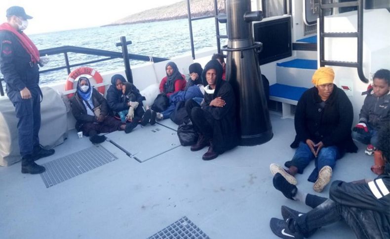 Yunan askerinin botlarının motorunu söktüğü göçmenler kurtarıldı