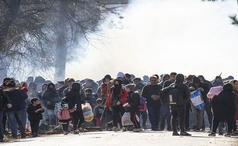 Yunan polisinden göçmenlere gaz bombası