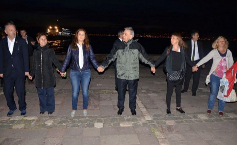 İzmir'de ses getiren eylem: Laiklik zinciri!