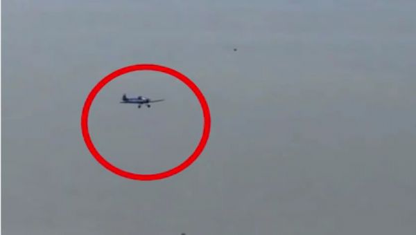Gösteri uçağı denize çakıldı