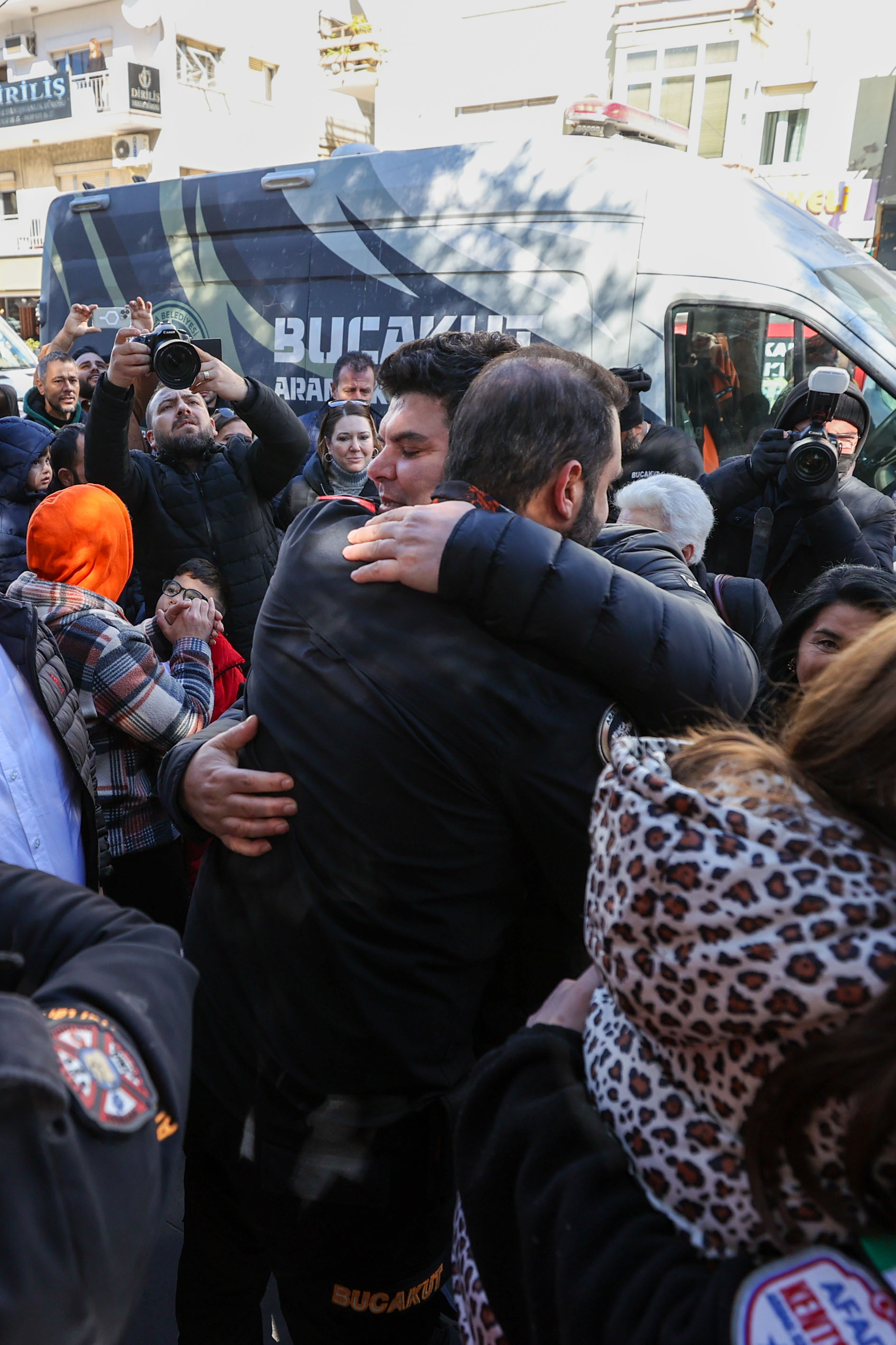 Buca’nın kahramanları evlerine döndü