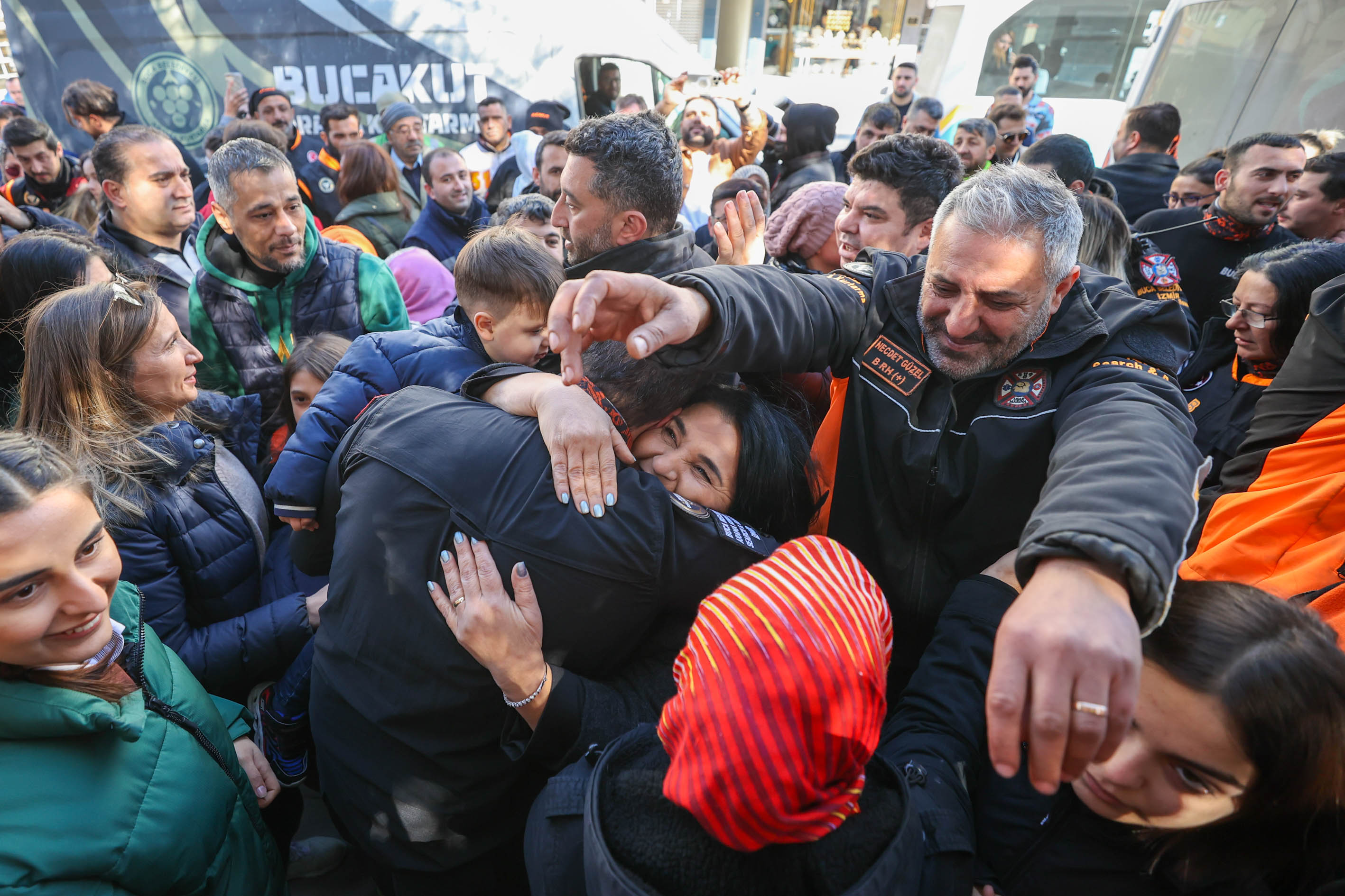 Buca’nın kahramanları evlerine döndü