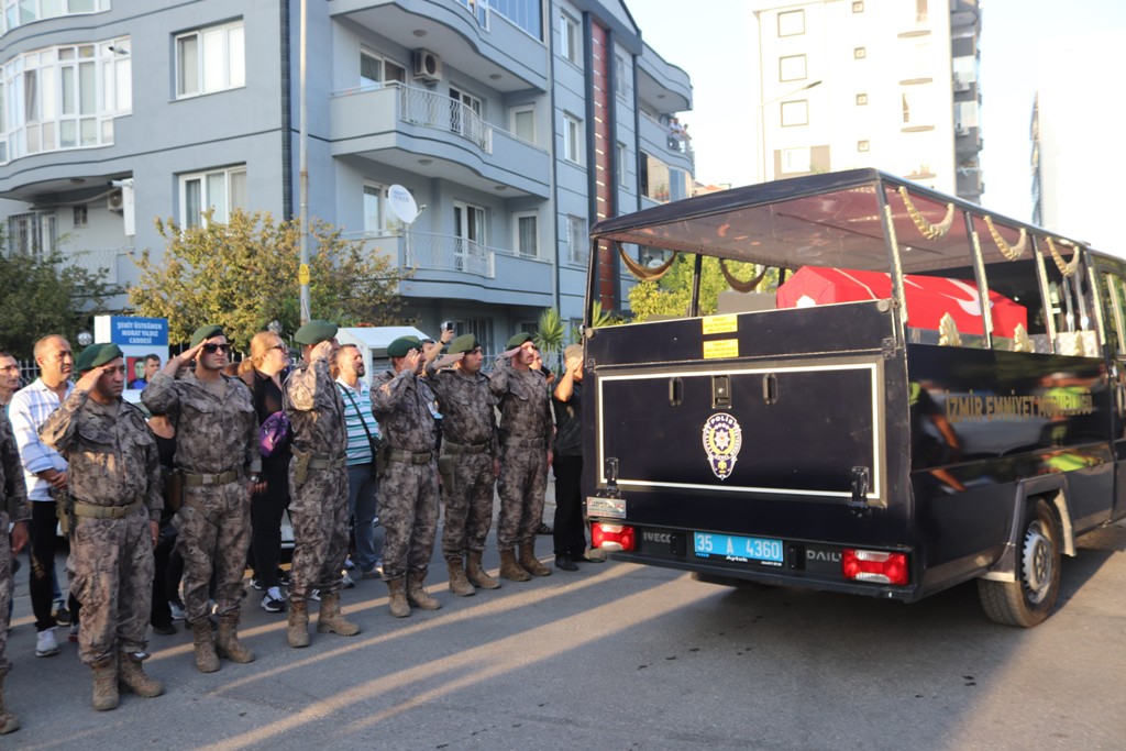 Suriye'de şehit olan İzmirli polise yürek yakan veda