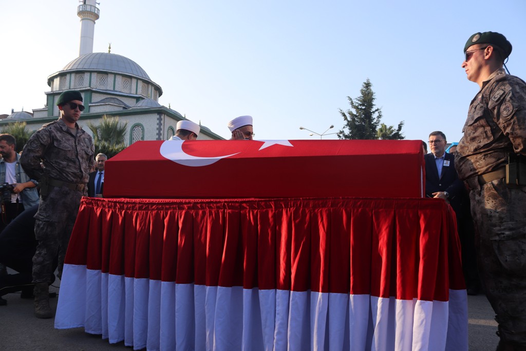 Suriye'de şehit olan İzmirli polise yürek yakan veda