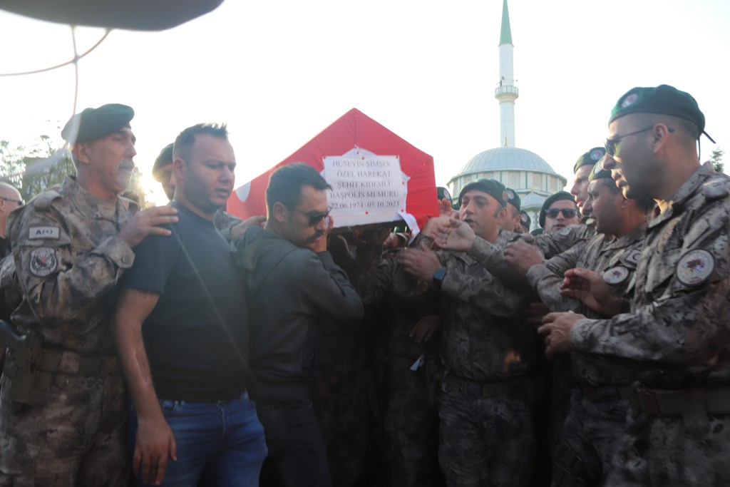 Suriye'de şehit olan İzmirli polise yürek yakan veda