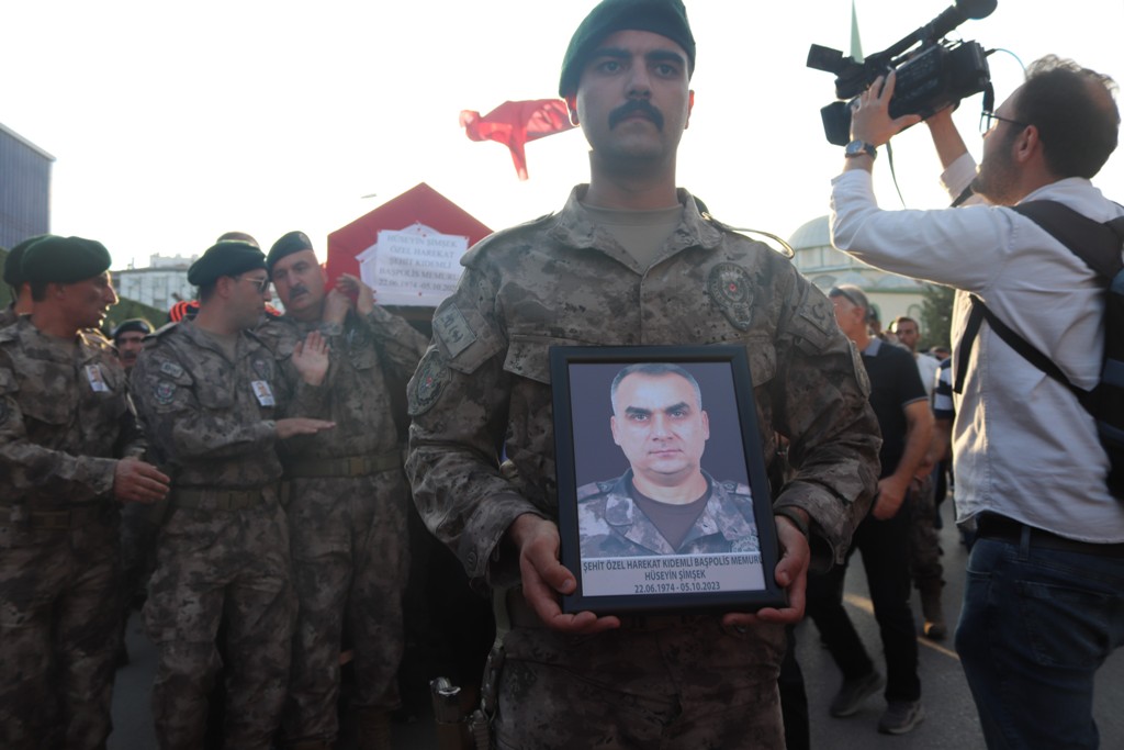 Suriye'de şehit olan İzmirli polise yürek yakan veda