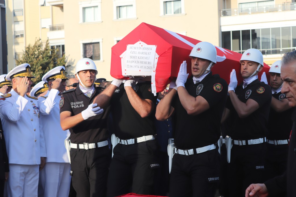 Suriye'de şehit olan İzmirli polise yürek yakan veda