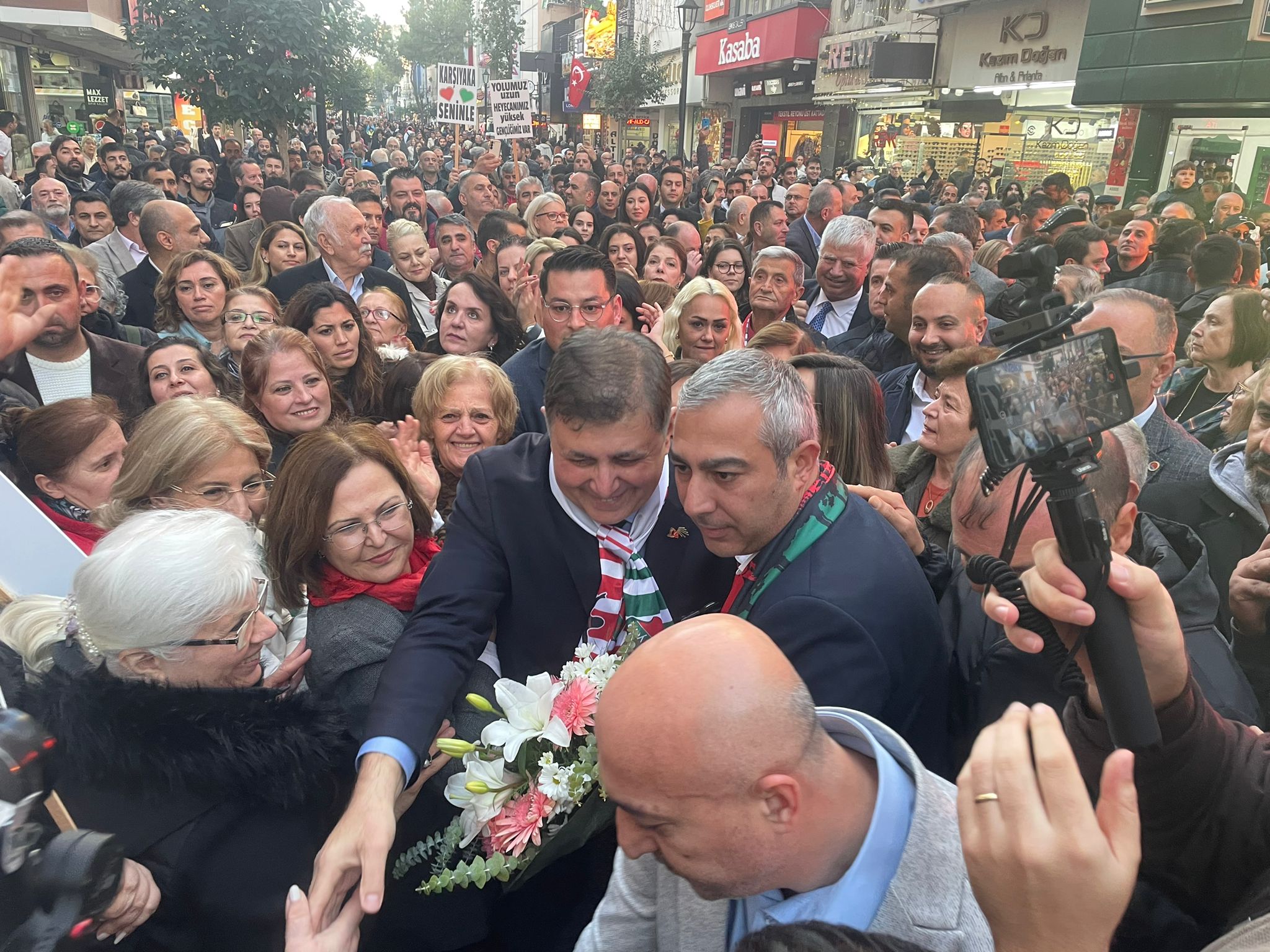 Başkan Cemil Tugay'a sevgi seli