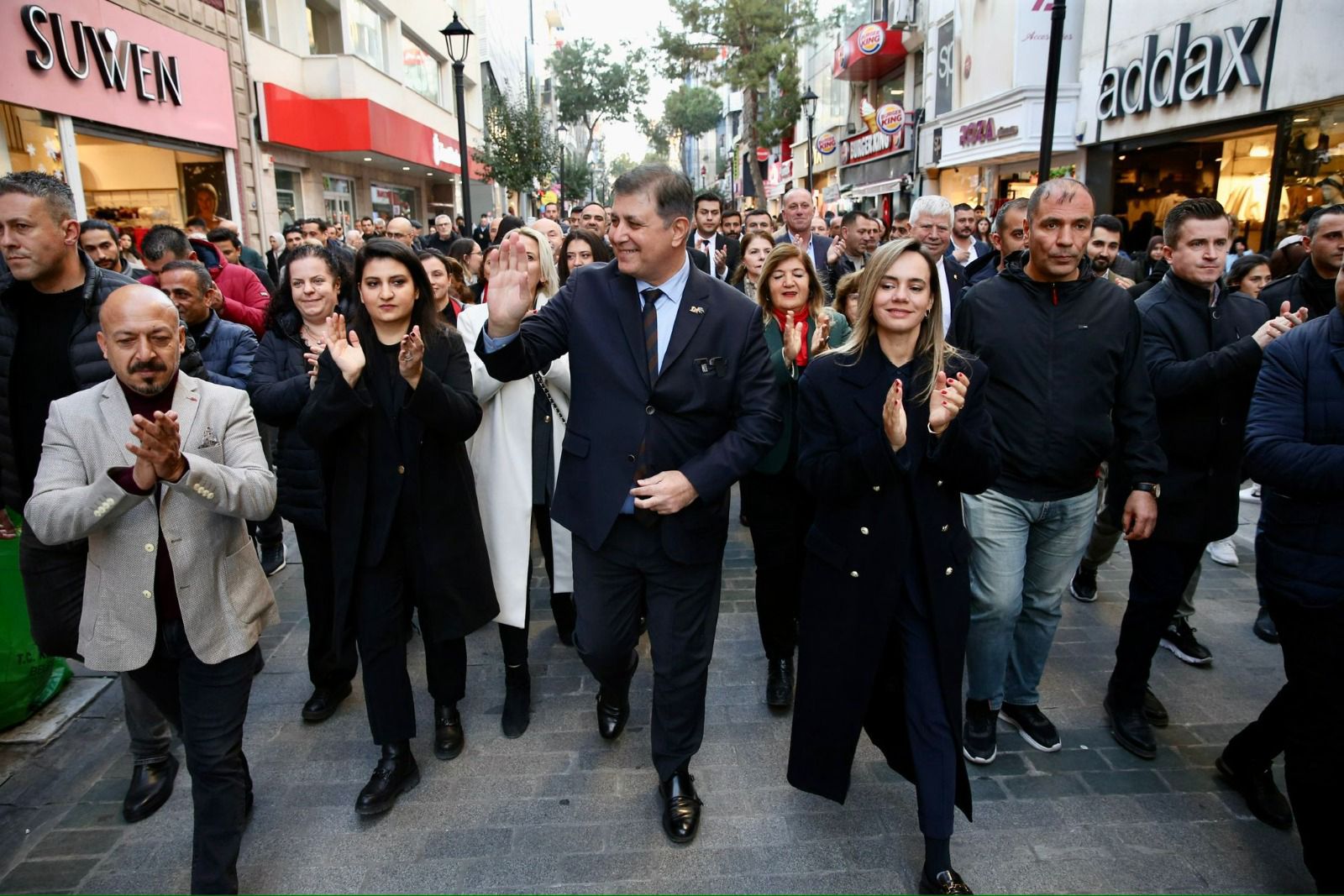Başkan Cemil Tugay'a sevgi seli