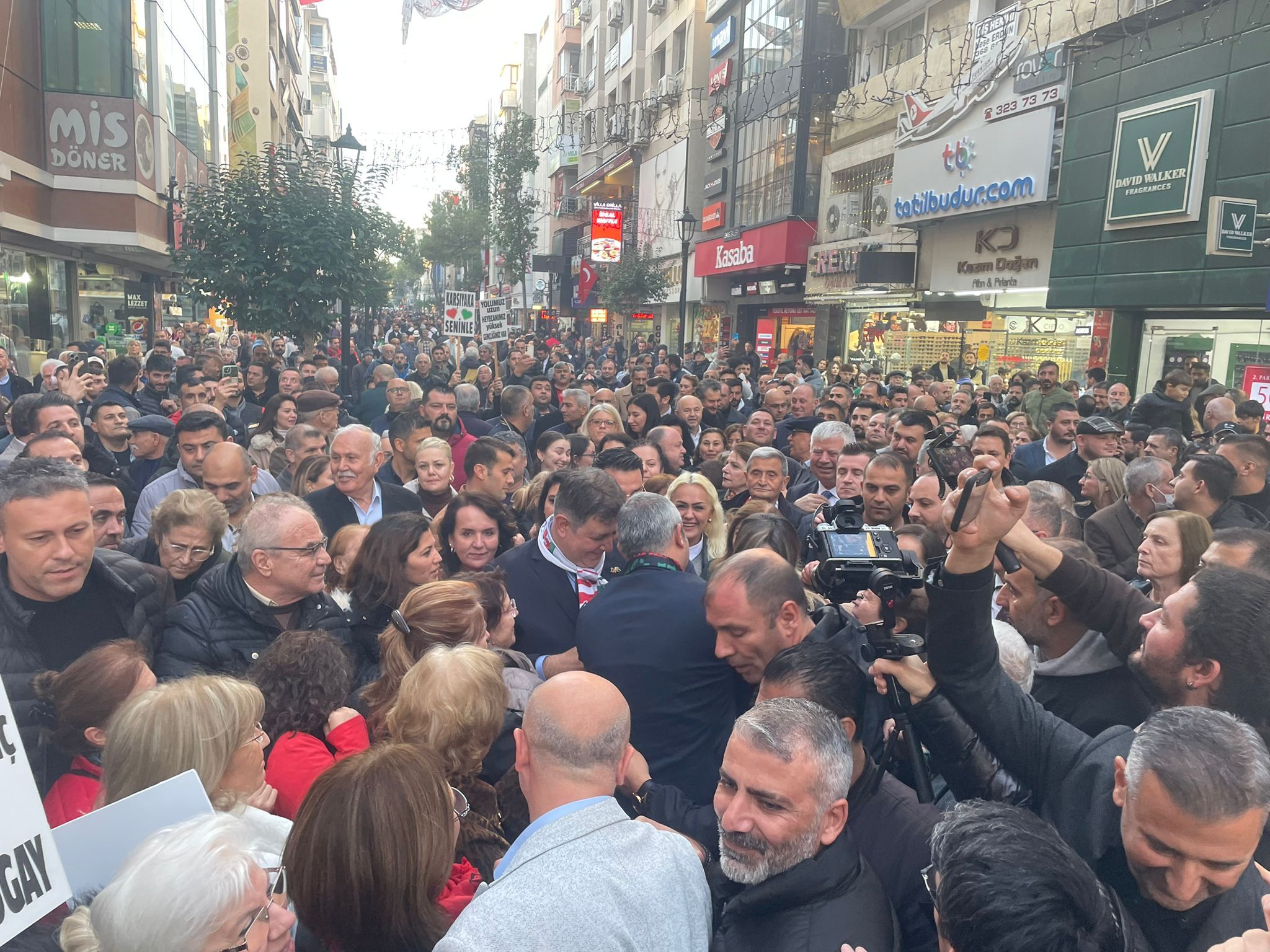 Başkan Cemil Tugay'a sevgi seli