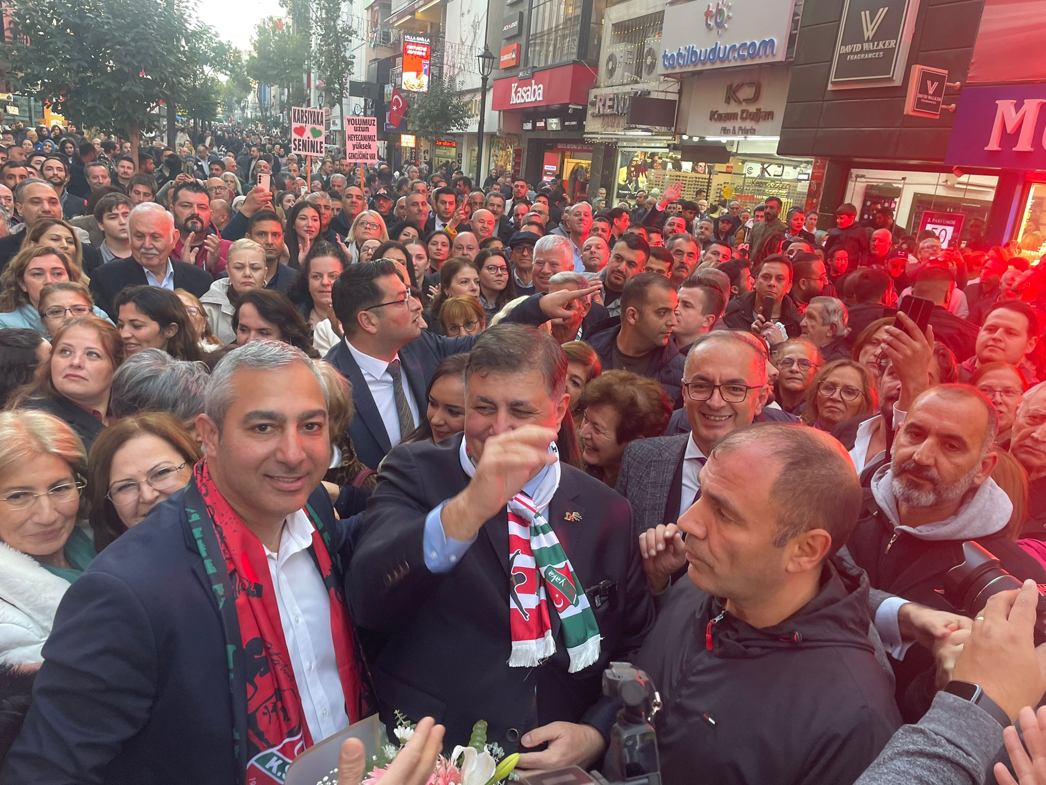 Başkan Cemil Tugay'a sevgi seli