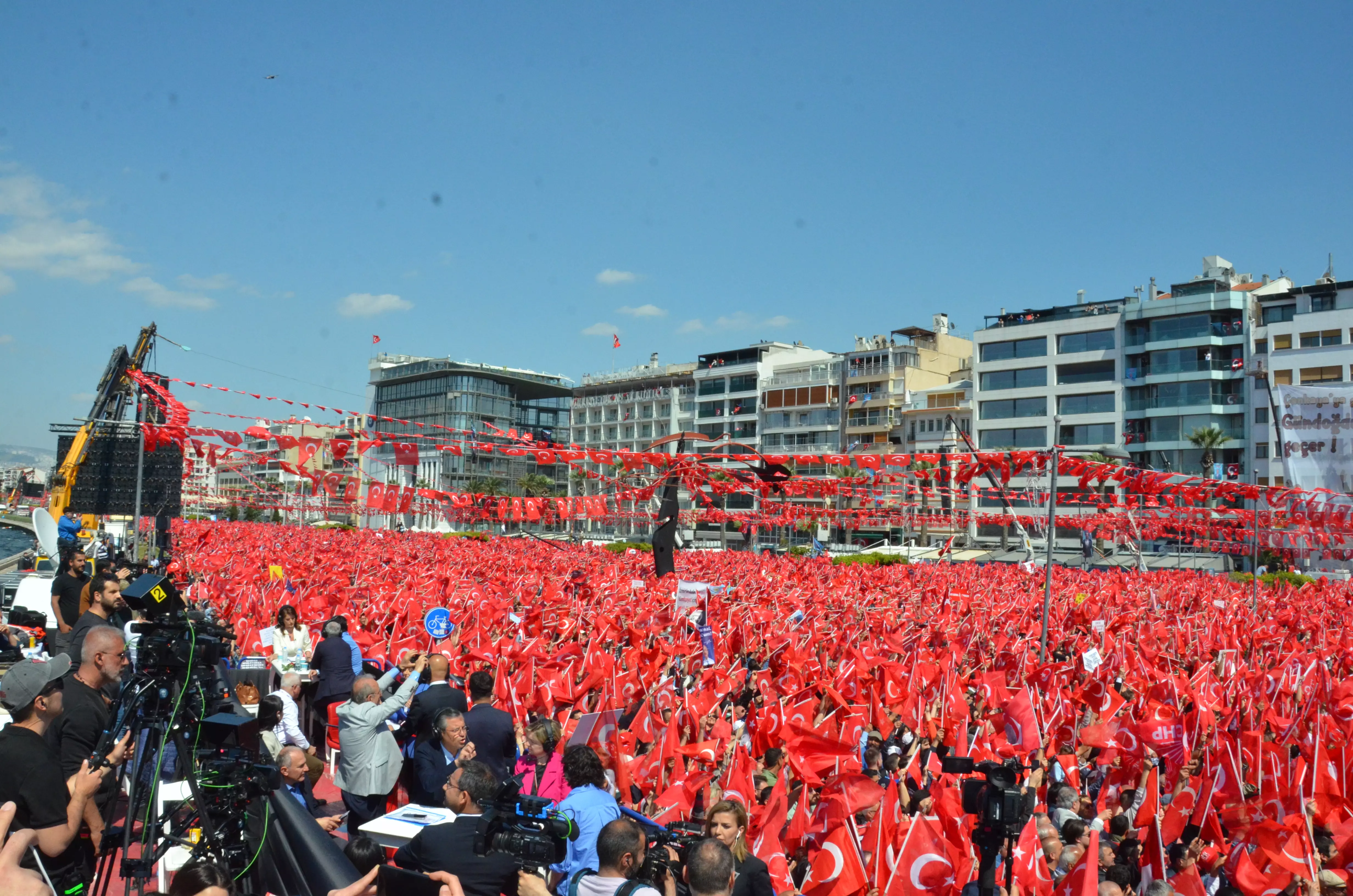 Kılıçdaroğlu'nun İzmir mitinginden çarpıcı kareler 