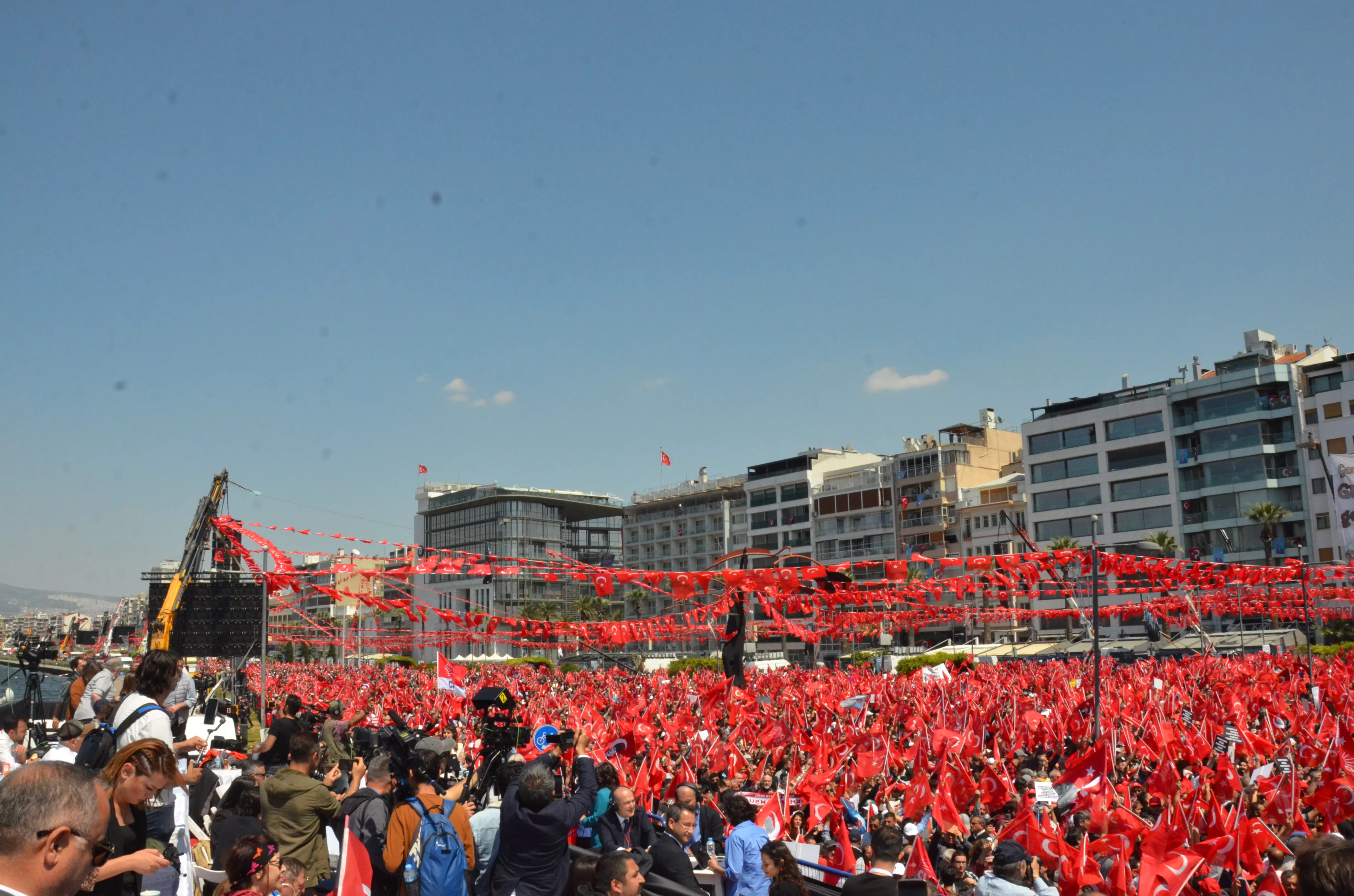 Kılıçdaroğlu'nun İzmir mitinginden çarpıcı kareler 