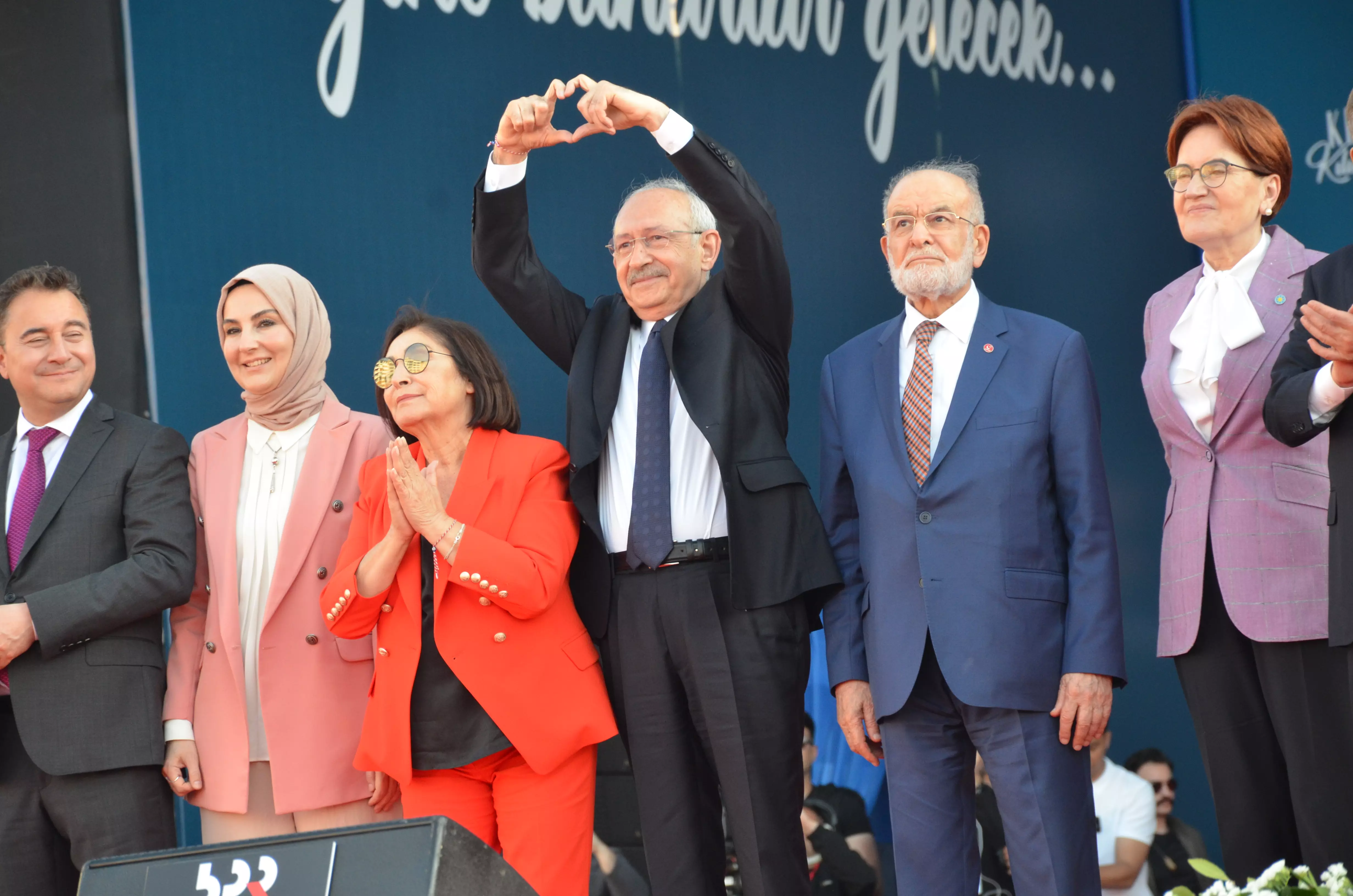 Kılıçdaroğlu'nun İzmir mitinginden çarpıcı kareler 