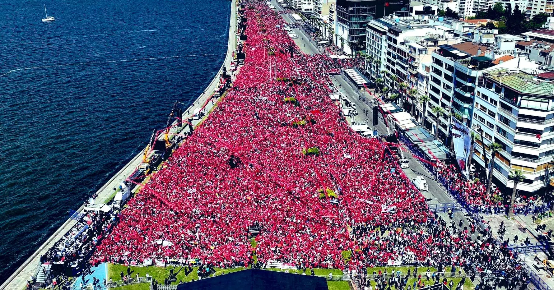 Kılıçdaroğlu'nun İzmir mitinginden çarpıcı kareler 