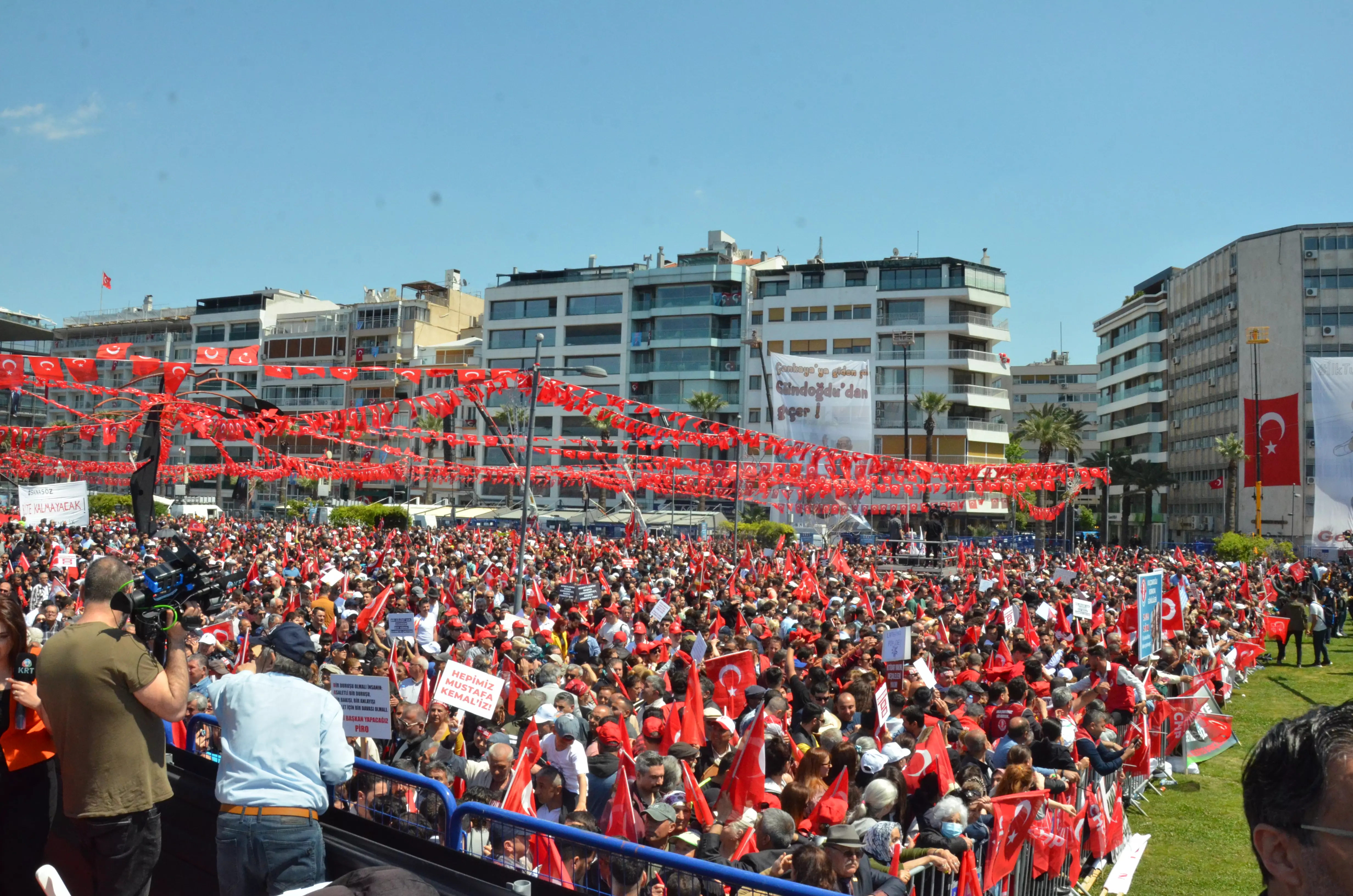 Kılıçdaroğlu'nun İzmir mitinginden çarpıcı kareler 