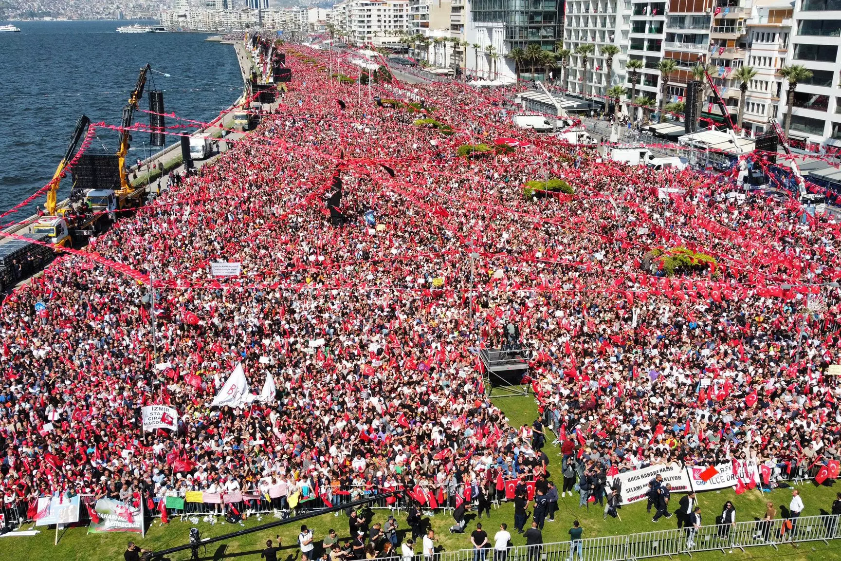 Kılıçdaroğlu'nun İzmir mitinginden çarpıcı kareler 